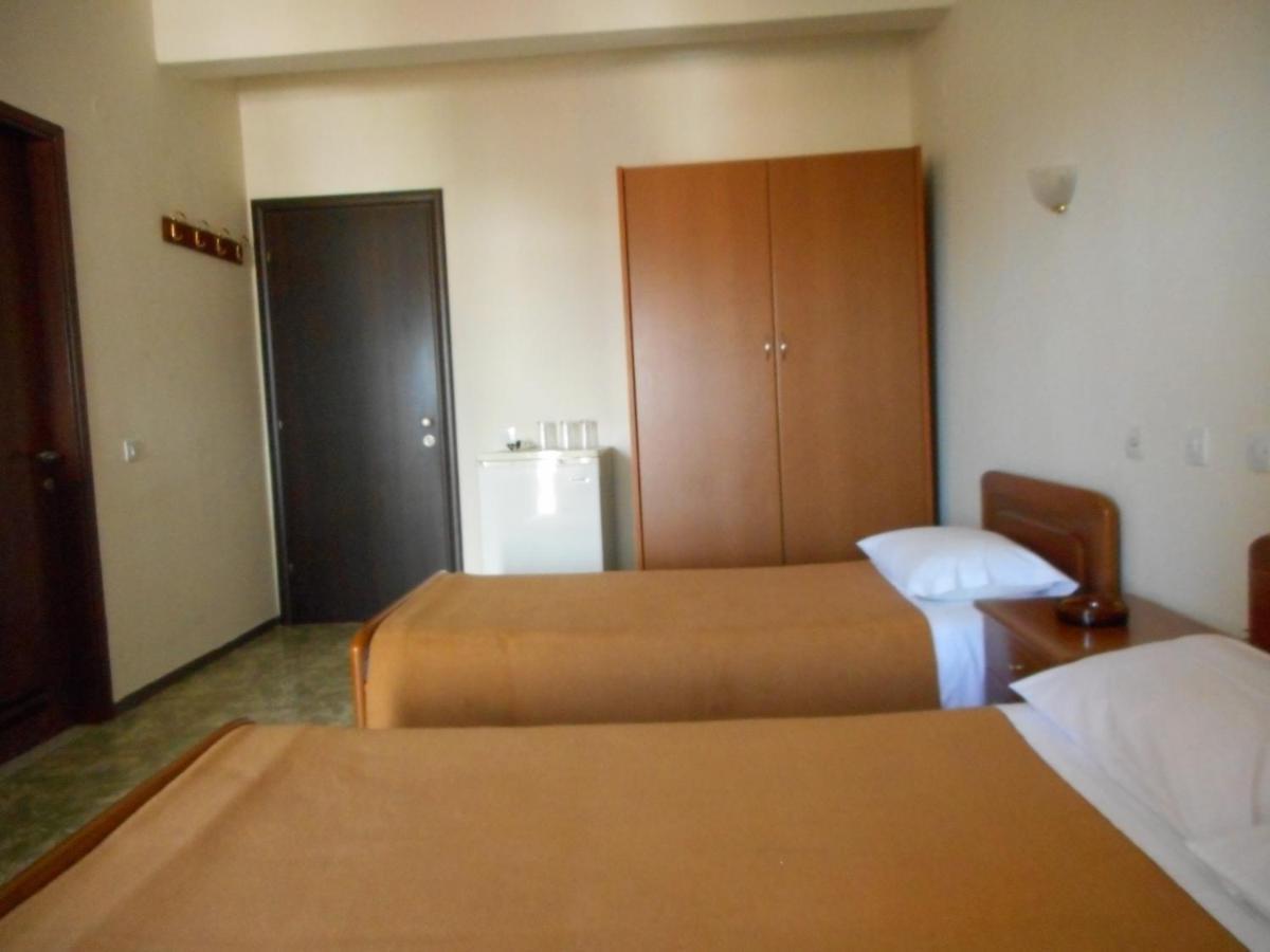 Parissas Hotel Tsotilion Bagian luar foto