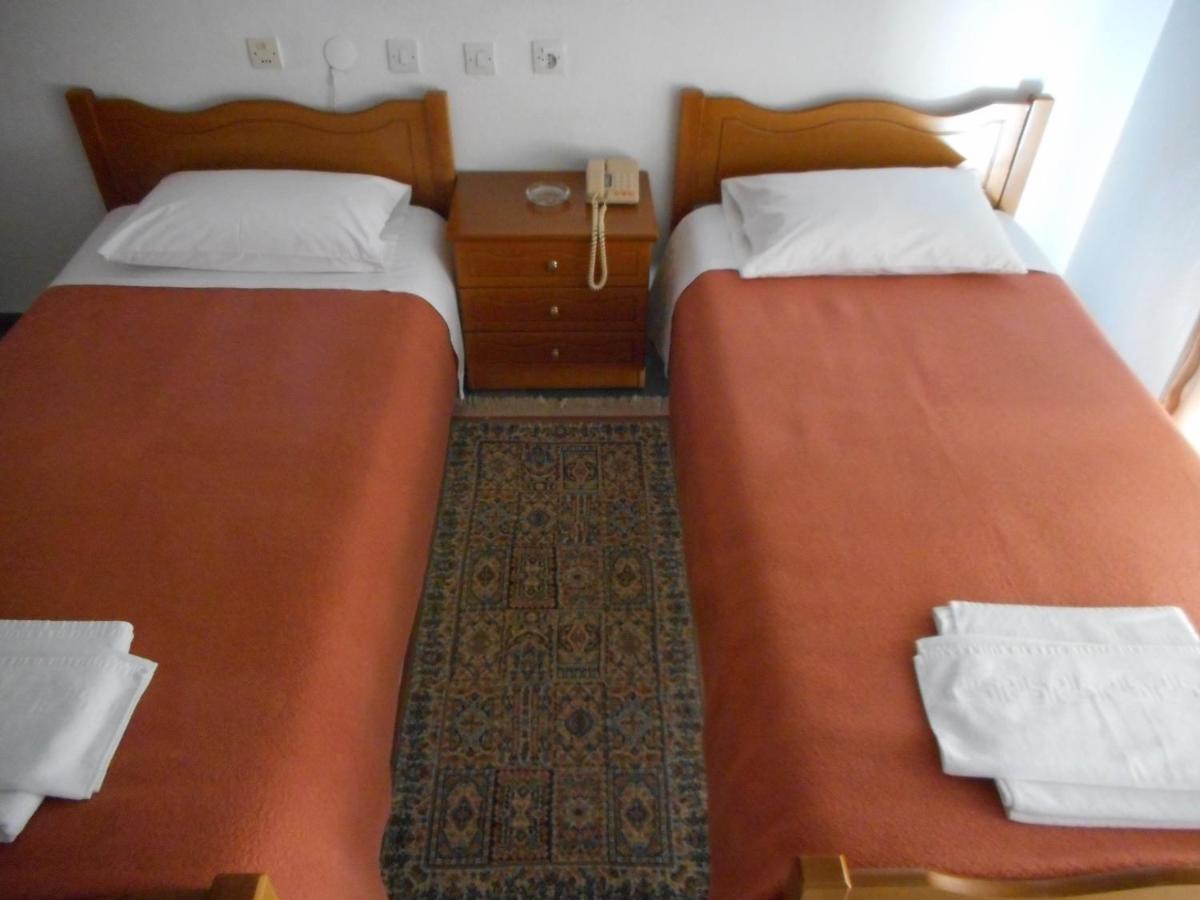 Parissas Hotel Tsotilion Bagian luar foto