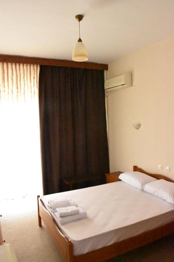 Parissas Hotel Tsotilion Bagian luar foto