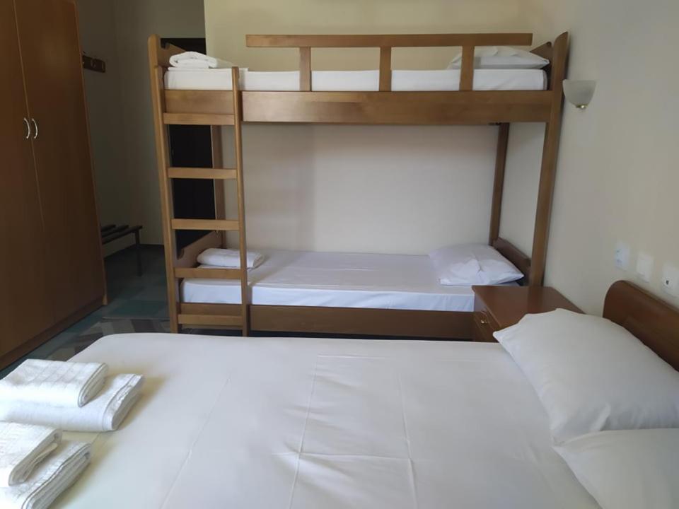Parissas Hotel Tsotilion Bagian luar foto